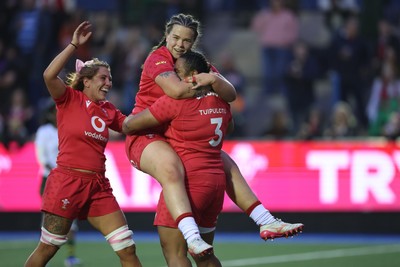 180926 Wales v South Africa, Vodafone Wales WXV Series - Maisie Davies of Wales celebrates with Sisilia Tuipulotu of Wales after she races in to score try