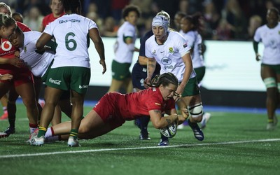 180926 Wales v South Africa, Vodafone Wales WXV Series - Maisie Davies of Wales powers over to score try