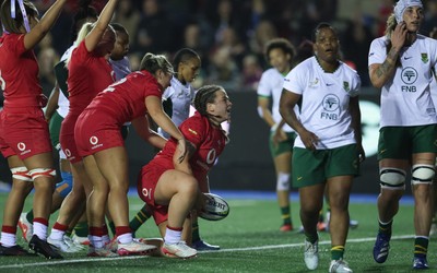 180926 Wales v South Africa, Vodafone Wales WXV Series - Maisie Davies of Wales powers over to score try