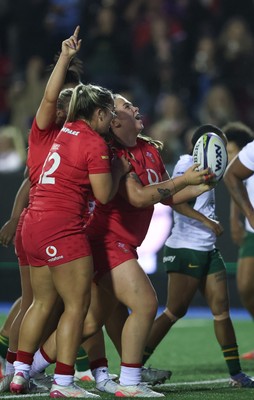 180926 Wales v South Africa, Vodafone Wales WXV Series - Maisie Davies of Wales powers over to score try