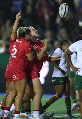 180926 Wales v South Africa, Vodafone Wales WXV Series - Maisie Davies of Wales powers over to score try