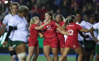 180926 Wales v South Africa, Vodafone Wales WXV Series - Maisie Davies of Wales powers over to score try