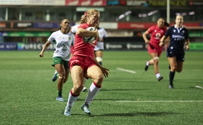 180926 Wales v South Africa, Vodafone Wales WXV Series - Lisa Neumann of Wales races in to score try