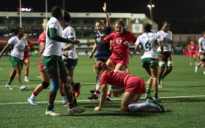 180926 Wales v South Africa, Vodafone Wales WXV Series - Lisa Neumann of Wales races in to score try