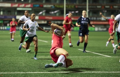180926 Wales v South Africa, Vodafone Wales WXV Series - Lisa Neumann of Wales races in to score try