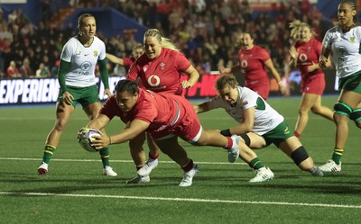180926 Wales v South Africa, Vodafone Wales WXV Series - Sisilia Tuipulotu of Wales powers over to score try