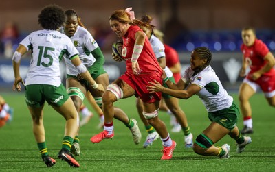 180926 Wales v South Africa, Vodafone Wales WXV Series - Georgia Evans of Wales breaks away