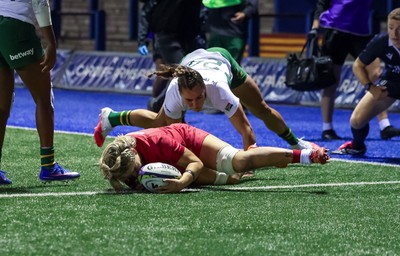 180926 Wales v South Africa, Vodafone Wales WXV Series - Alex Callender of Wales races in to score try