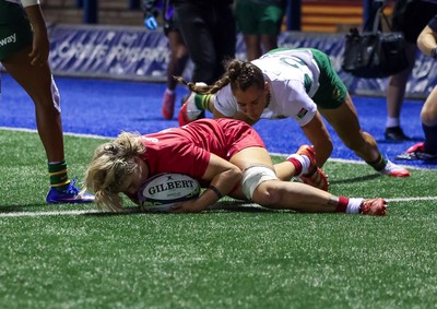 180926 Wales v South Africa, Vodafone Wales WXV Series - Alex Callender of Wales races in to score try