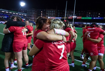 180926 Wales v South Africa, Vodafone Wales WXV Series - Wales players celebrate at the end of the match