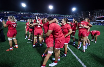 180926 Wales v South Africa, Vodafone Wales WXV Series - Wales players celebrate at the end of the match