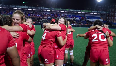 180926 Wales v South Africa, Vodafone Wales WXV Series - Wales players celebrate at the end of the match
