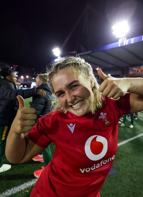 180926 Wales v South Africa, Vodafone Wales WXV Series - Alex Callender of Wales celebrate at the end of the match