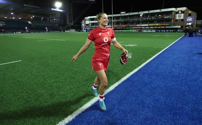 180926 Wales v South Africa, Vodafone Wales WXV Series - Amy Williams of Wales at the end of the match