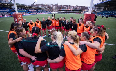 190926 Wales v South Africa, Vodafone Wales WXV Series - The team huddle up at the start of the match