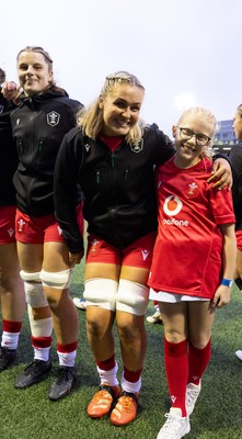 190926 Wales v South Africa, Vodafone Wales WXV Series - Match mascot Lola Snowdon with Wales co-captains Alex Callender and Kate Williams