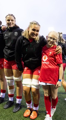 190926 Wales v South Africa, Vodafone Wales WXV Series - Match mascot Lola Snowdon with Wales co-captains Alex Callender and Kate Williams