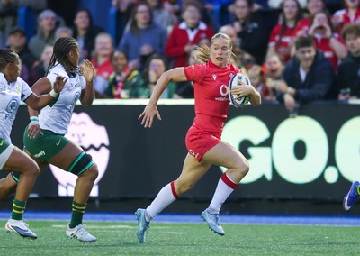 190926 Wales v South Africa, Vodafone Wales WXV Series - Lisa Neumann of Wales charges for the line