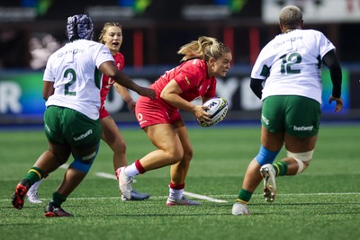 190926 Wales v South Africa, Vodafone Wales WXV Series - Freya Bell of Wales takes on Lindelwa Gwala of South Africa and Aphiwe Ngwevu of South Africa