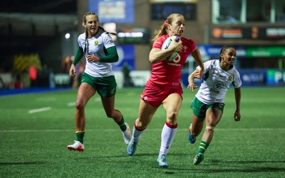 190926 Wales v South Africa, Vodafone Wales WXV Series - Lisa Neumann of Wales races in to score try