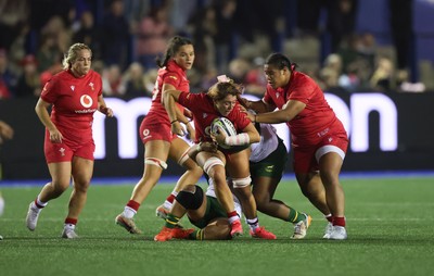 190926 Wales v South Africa, Vodafone Wales WXV Series - Georgia Evans of Wales charges forward