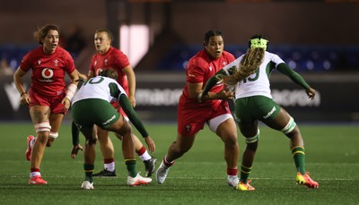 190926 Wales v South Africa, Vodafone Wales WXV Series - Sisilia Tuipulotu of Wales charges for the line
