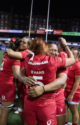 190926 Wales v South Africa, Vodafone Wales WXV Series - Wales players celebrate at the end of the match