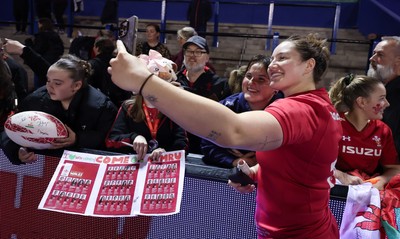 190926 Wales v South Africa, Vodafone Wales WXV Series - Gwen Crabb has a selfie with fans at the end of the match
