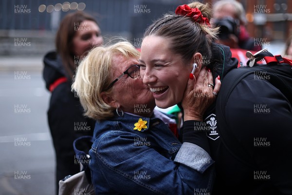 180926 - Wales Women v South Africa Women - Vodafone Wales WXV Series - Fans welcome the team
