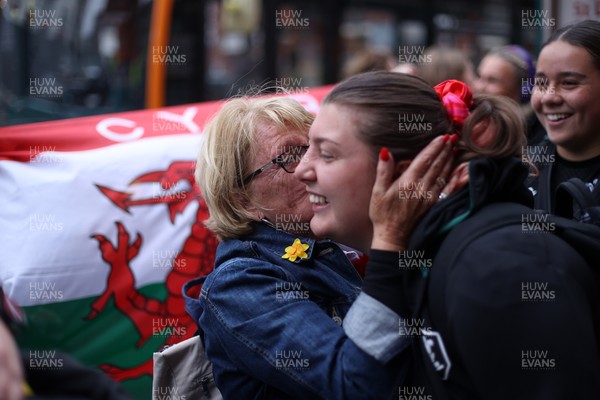 180926 - Wales Women v South Africa Women - Vodafone Wales WXV Series - Fans welcome the team