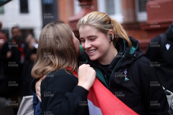 180926 - Wales Women v South Africa Women - Vodafone Wales WXV Series - Fans welcome the team