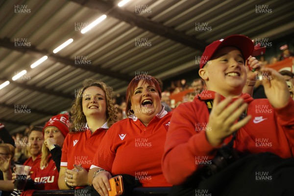 180926 - Wales Women v South Africa Women - Vodafone Wales WXV Series - Fans