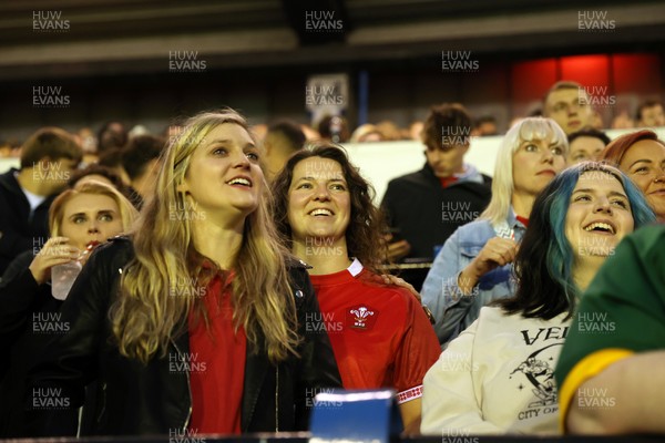 180926 - Wales Women v South Africa Women - Vodafone Wales WXV Series - Fans