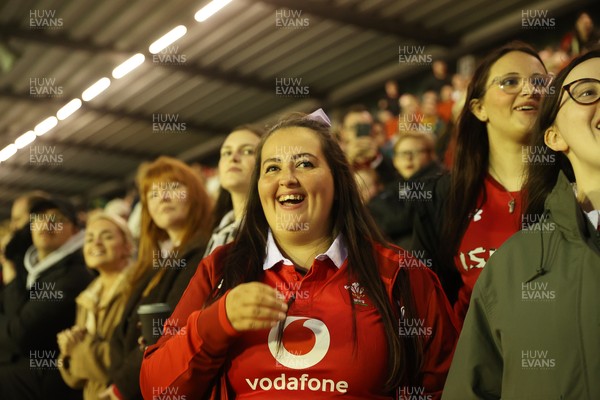 180926 - Wales Women v South Africa Women - Vodafone Wales WXV Series - Fans