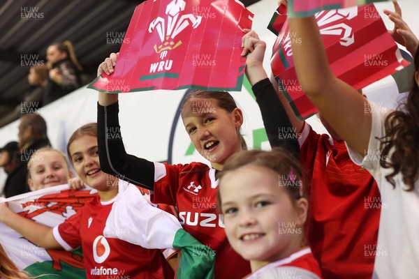 180926 - Wales Women v South Africa Women - Vodafone Wales WXV Series - Fans