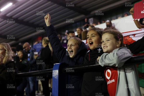 180926 - Wales Women v South Africa Women - Vodafone Wales WXV Series - Fans