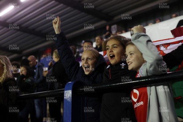 180926 - Wales Women v South Africa Women - Vodafone Wales WXV Series - Fans