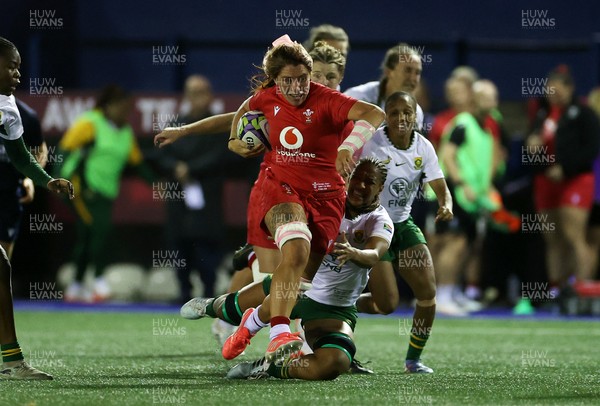 180926 - Wales Women v South Africa Women - Vodafone Wales WXV Series - Georgia Evans of Wales makes a break