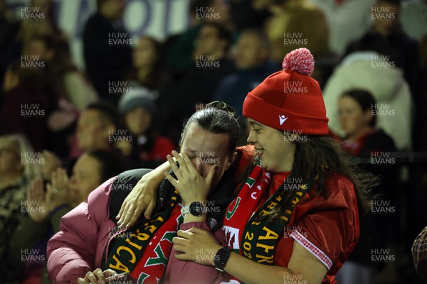 180926 - Wales Women v South Africa Women - Vodafone Wales WXV Series - Fans