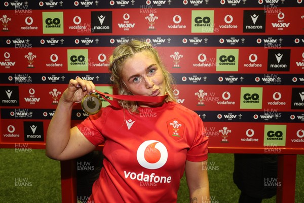 180926 - Wales Women v South Africa Women - Vodafone Wales WXV Series - Player of the match Alex Callender of Wales 