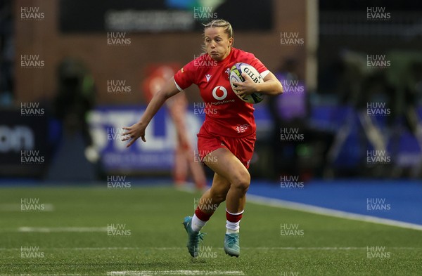 180926 - Wales Women v South Africa Women - Vodafone Wales WXV Series - Amy Williams of Wales 