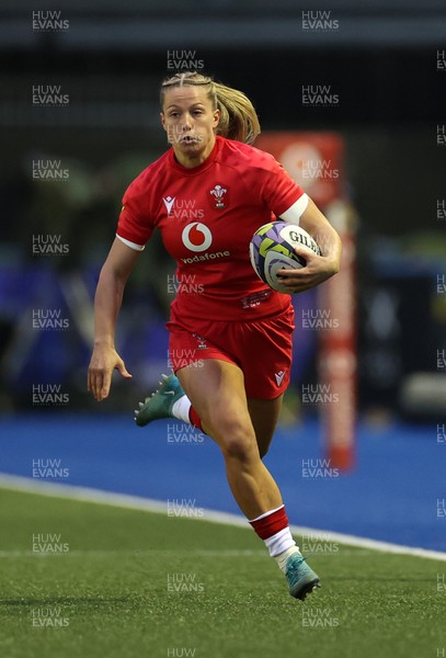 180926 - Wales Women v South Africa Women - Vodafone Wales WXV Series - Amy Williams of Wales 