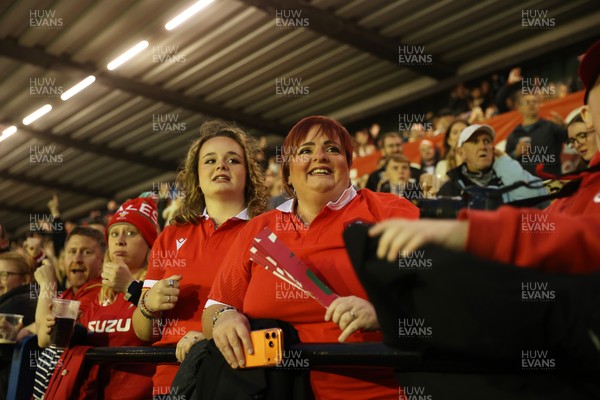 180926 - Wales Women v South Africa Women - Vodafone Wales WXV Series - Fans