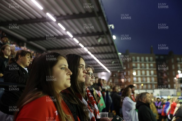 180926 - Wales Women v South Africa Women - Vodafone Wales WXV Series - Fans