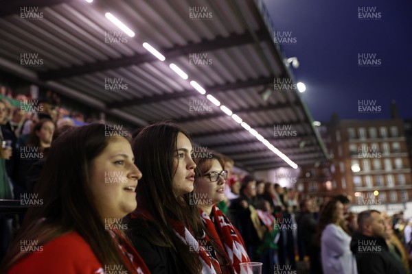 180926 - Wales Women v South Africa Women - Vodafone Wales WXV Series - Fans