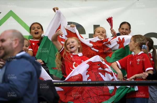 180926 - Wales Women v South Africa Women - Vodafone Wales WXV Series - Fans