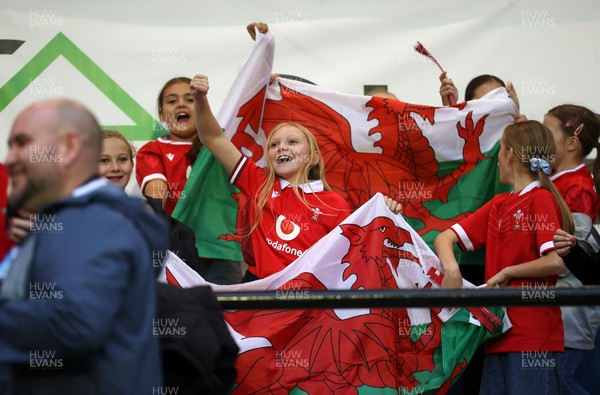 180926 - Wales Women v South Africa Women - Vodafone Wales WXV Series - Fans