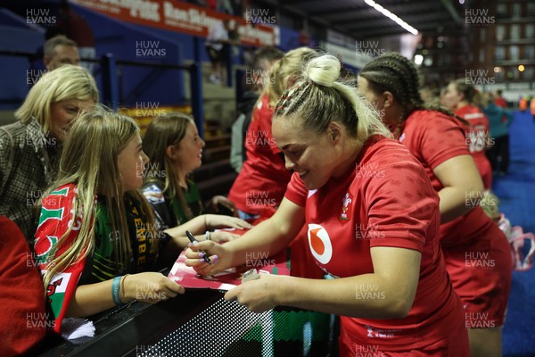 180926 - Wales Women v South Africa Women - Vodafone Wales WXV Series - Fans