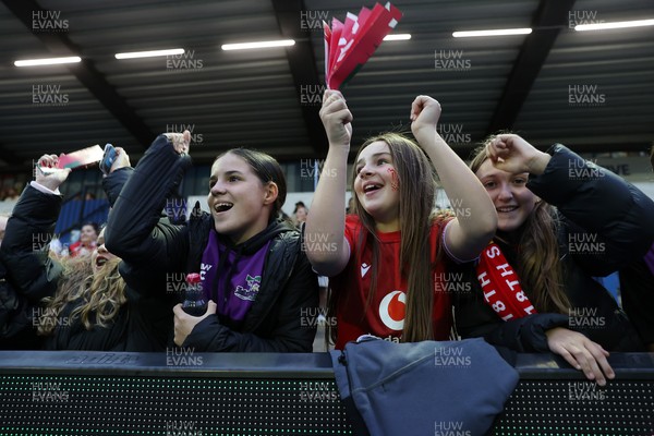 180926 - Wales Women v South Africa Women - Vodafone Wales WXV Series - Fans
