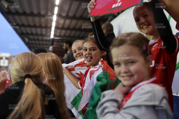 180926 - Wales Women v South Africa Women - Vodafone Wales WXV Series - Fans